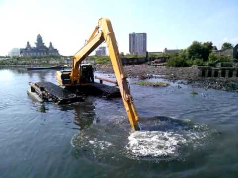 amphibious-excavator 2